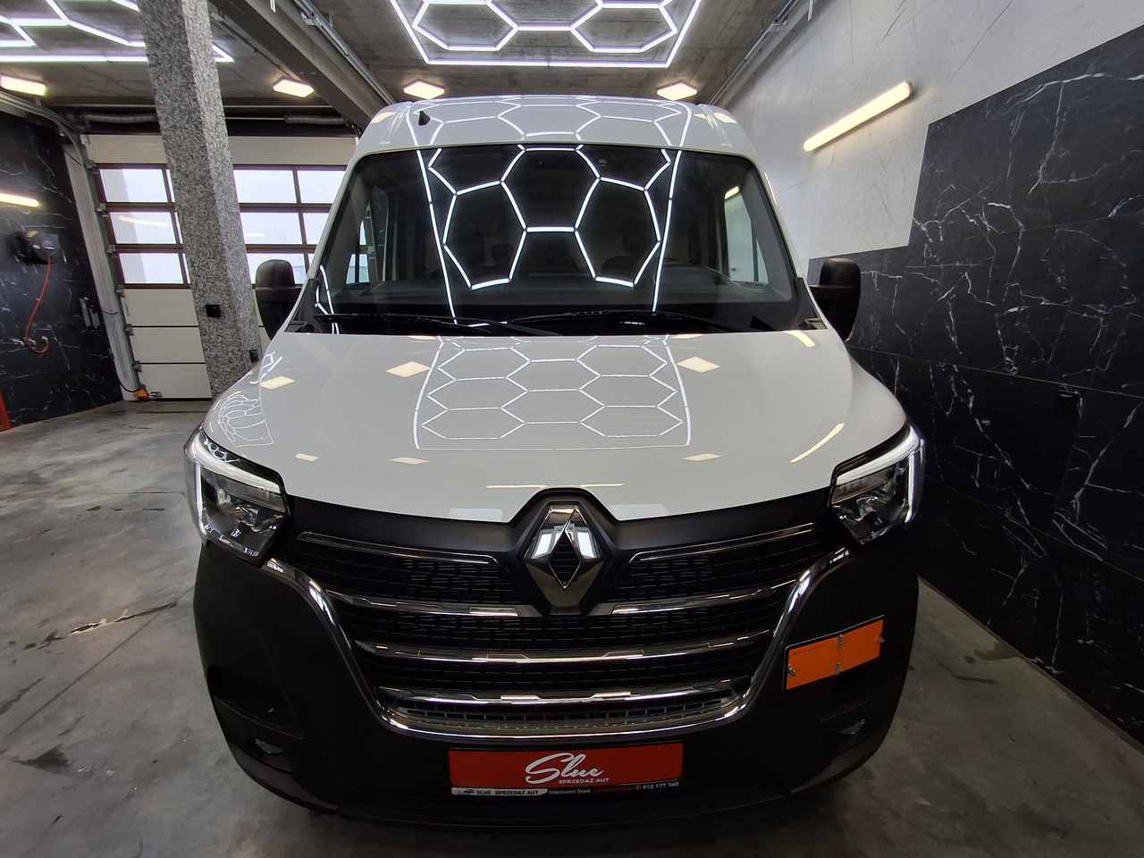 Renault Master ADR 9.1.1.2 EX/II - Цельнометаллический фургон: фото 2 Renault Master ADR 9.1.1.2 EX/II - Цельнометаллический фургон: фото 2