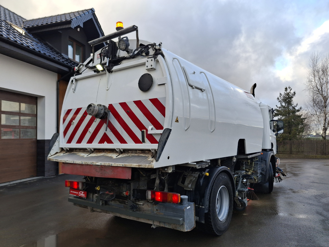 SCANIA 94G Zamiatarka Kehrmaschine BUCHER L/R Frontbürste 2 Motoren Odchwaszczarka Przednia Szczotka - Подметально-уборочная машина: фото 3 SCANIA 94G Zamiatarka Kehrmaschine BUCHER L/R Frontbürste 2 Motoren Odchwaszczarka Przednia Szczotka - Подметально-уборочная машина: фото 3