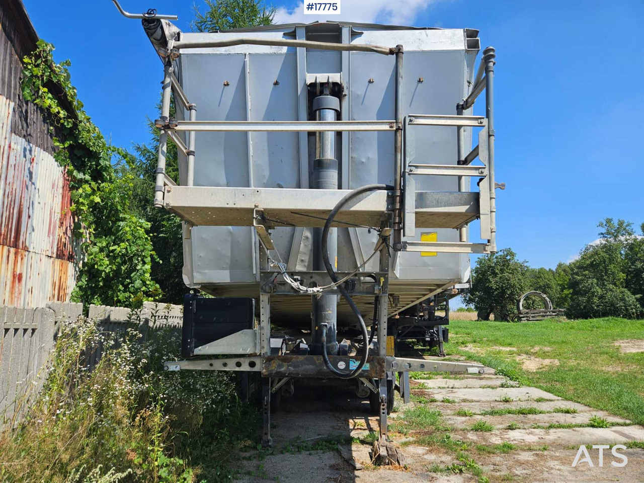 2013 Schmitz SKI 24 - Самосвальный полуприцеп: фото 4 2013 Schmitz SKI 24 - Самосвальный полуприцеп: фото 4