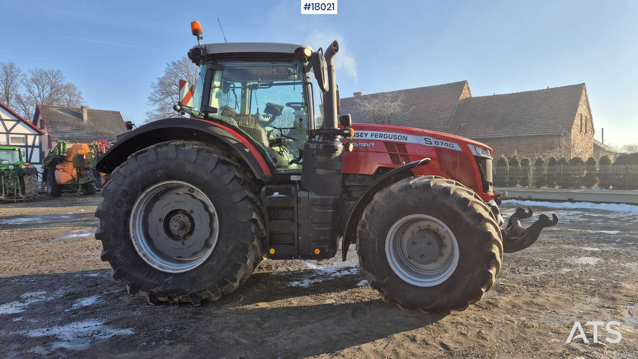 Massey Ferguson 8740S agricultural tractor (2019) - Трактор: фото 4 Massey Ferguson 8740S agricultural tractor (2019) - Трактор: фото 4