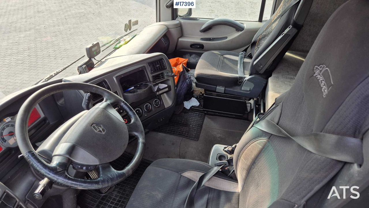 Фото интерьера 1: Тягач RENAULT MAGNUM 480 (2012) + kompresor CVS SILOKING 1100