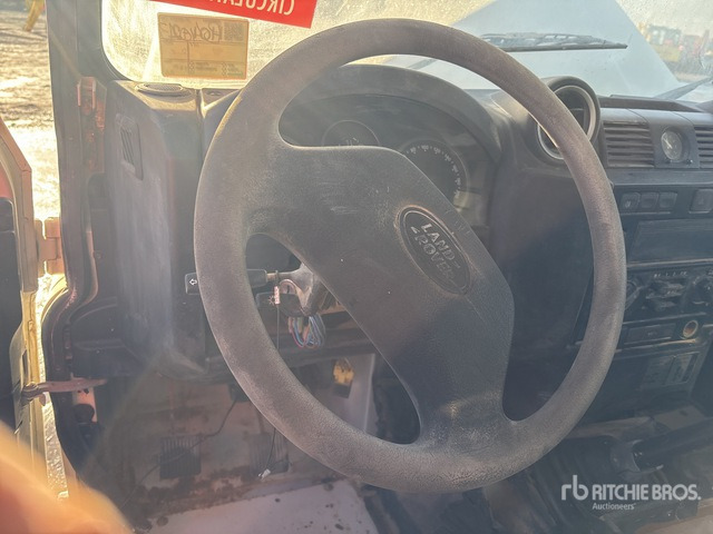 2010 Land Rover Defender (Inoperable) SUV - Внедорожник: фото 5 2010 Land Rover Defender (Inoperable) SUV - Внедорожник: фото 5