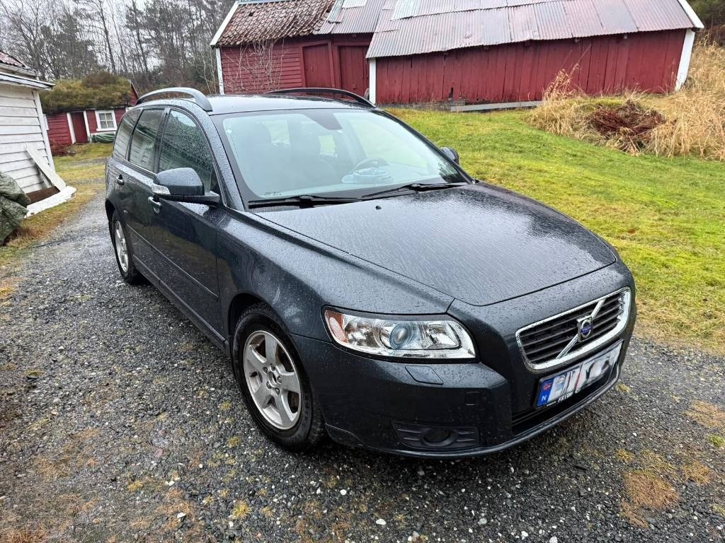 Volvo V50 - Легковой автомобиль: фото 1 Volvo V50 - Легковой автомобиль: фото 1