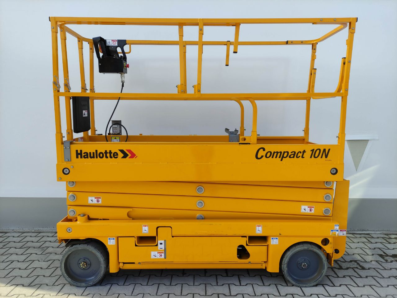 Haulotte Compact 10N - Ножничный подъемник: фото 1 Haulotte Compact 10N - Ножничный подъемник: фото 1