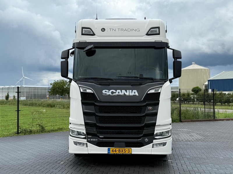 Scania R520A6X2/4NB SMART TACHO 2, 6X2/4, LEATHER, RETARDER, 2X TANK, TOP. - Тягач: фото 4 Scania R520A6X2/4NB SMART TACHO 2, 6X2/4, LEATHER, RETARDER, 2X TANK, TOP. - Тягач: фото 4
