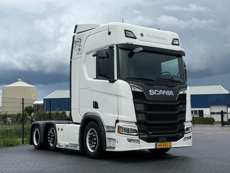 Scania R520A6X2/4NB SMART TACHO 2, 6X2/4, LEATHER, RETARDER, 2X TANK, TOP. - Тягач: фото 1 Scania R520A6X2/4NB SMART TACHO 2, 6X2/4, LEATHER, RETARDER, 2X TANK, TOP. - Тягач: фото 1