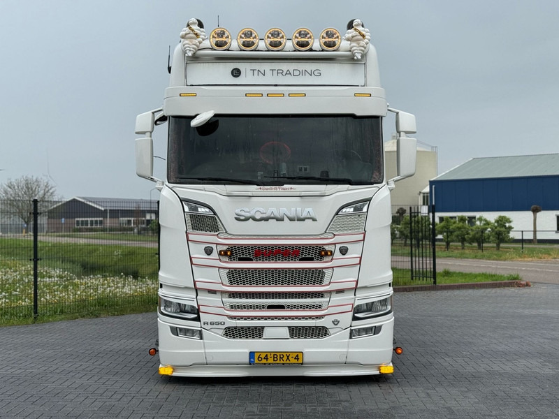 Scania R650 V8 FULL AIR, SHOW TRUCK, SPECIAL INTERIOR, SMART TACHO 2. - Тягач: фото 3 Scania R650 V8 FULL AIR, SHOW TRUCK, SPECIAL INTERIOR, SMART TACHO 2. - Тягач: фото 3