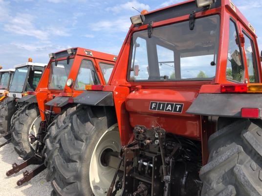 Fiat 880 DT 5 tracteur à 25 000 € sans tva à ajouter - Трактор: фото 4 Fiat 880 DT 5 tracteur à 25 000 € sans tva à ajouter - Трактор: фото 4