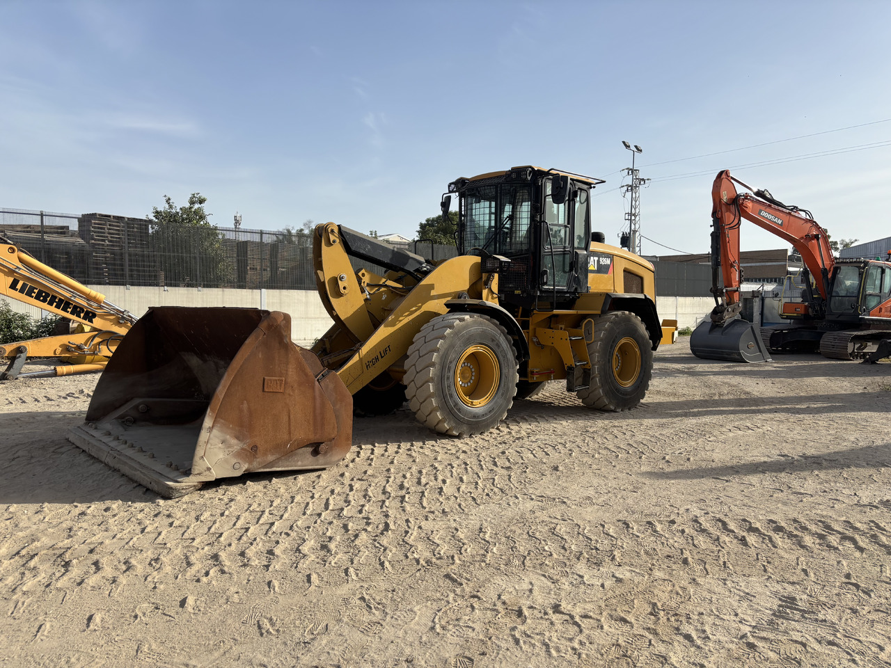 CATERPILLAR 926M - Колёсный погрузчик: фото 1 CATERPILLAR 926M - Колёсный погрузчик: фото 1