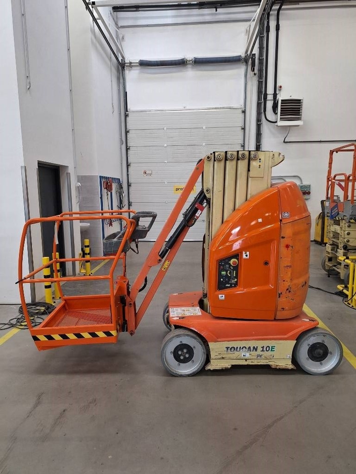 JLG Toucan 10 E - Вертикальный мачтовый подъемник: фото 1 JLG Toucan 10 E - Вертикальный мачтовый подъемник: фото 1