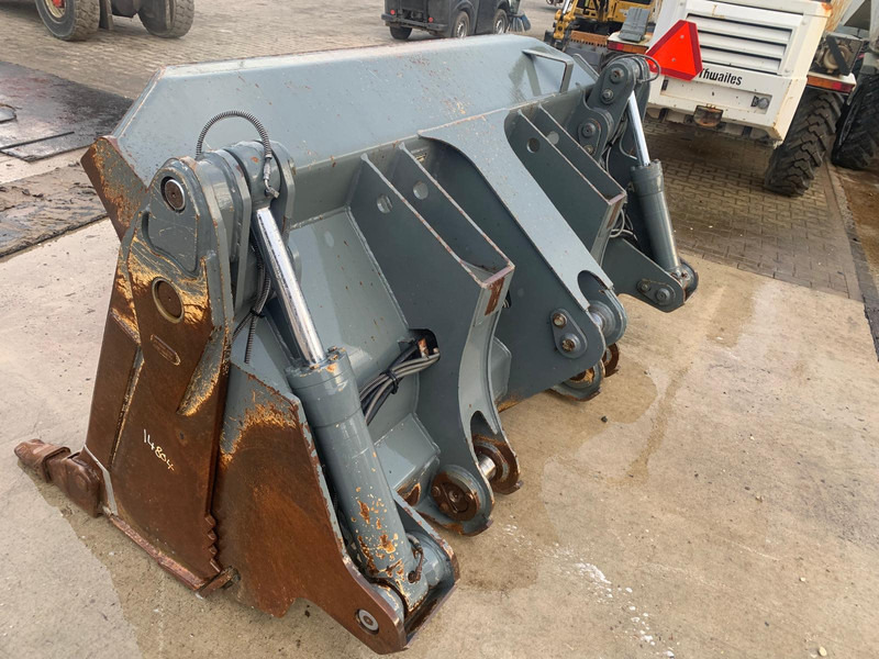 Liebherr LR 624 - Ковш: фото 3 Liebherr LR 624 - Ковш: фото 3