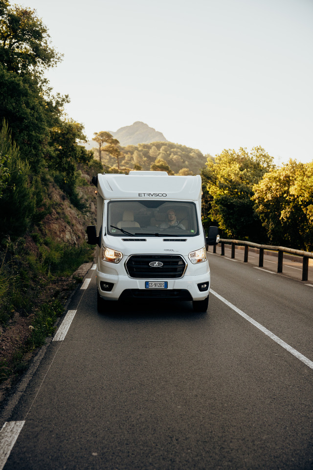 ETRUSCO Etrusco V 6.8 SCF - Дом на колесах: фото 1 ETRUSCO Etrusco V 6.8 SCF - Дом на колесах: фото 1