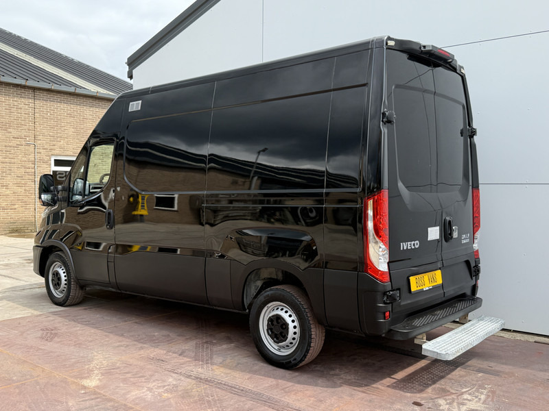 Iveco Daily 35S18 3.0 Automaat L2H2 Adaptieve Cruise Control LED Airco Camera Trekhaak - Цельнометаллический фургон: фото 2 Iveco Daily 35S18 3.0 Automaat L2H2 Adaptieve Cruise Control LED Airco Camera Trekhaak - Цельнометаллический фургон: фото 2