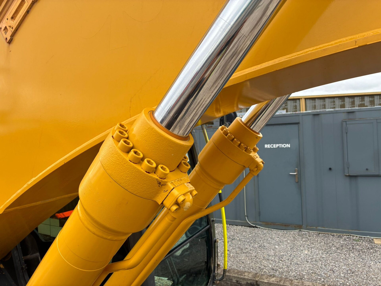 Гусеничный экскаватор Kobelco SK210LC-10E: фото 15