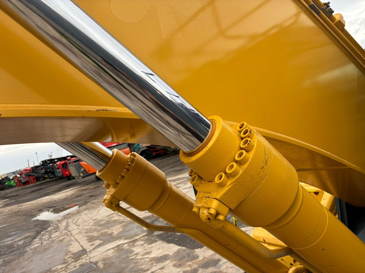 Гусеничный экскаватор Kobelco SK210LC-10E: фото 16