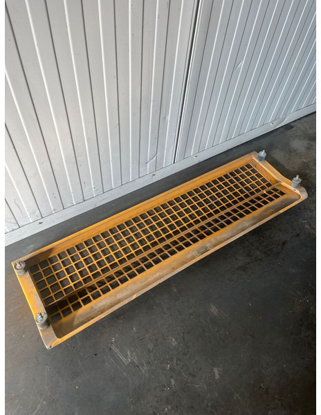 Liebherr A904 Li/A904C Li/R904/R904C - Бампер: фото 2 Liebherr A904 Li/A904C Li/R904/R904C - Бампер: фото 2