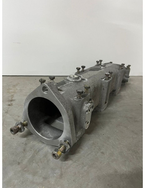 Liebherr A974 / P974 / R942 / R944 / R954 / R964 / R974 / R974B - A 974 / P 974 / R 942 / R 944 / R 954 / R 964 / R 974 / R 974B - Впускная труба: фото 5 Liebherr A974 / P974 / R942 / R944 / R954 / R964 / R974 / R974B - A 974 / P 974 / R 942 / R 944 / R 954 / R 964 / R 974 / R 974B - Впускная труба: фото 5