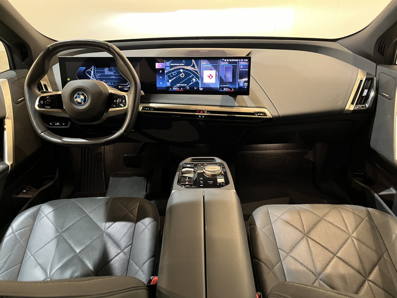 BMW iX xDrive40 High Executive 77 kWh / Luchtvering / Pano / Harman Kardon / Trekhaak / Sportpakket / 27.750 KM !! - Внедорожник: фото 2 BMW iX xDrive40 High Executive 77 kWh / Luchtvering / Pano / Harman Kardon / Trekhaak / Sportpakket / 27.750 KM !! - Внедорожник: фото 2