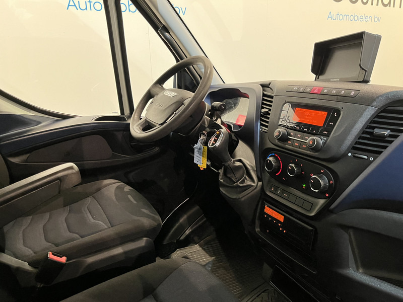 Iveco 65C18 3.0 Automaat Open Laadbak / Mobiele Werkplaats / Bott Inrichting / Euro 6 / Airco / Cruise Control / Trekhaak / Camera / 3-Zits / 55.400 KM !! C-Rijbewijs !! - Малотоннажный бортовой грузовик: фото 3 Iveco 65C18 3.0 Automaat Open Laadbak / Mobiele Werkplaats / Bott Inrichting / Euro 6 / Airco / Cruise Control / Trekhaak / Camera / 3-Zits / 55.400 KM !! C-Rijbewijs !! - Малотоннажный бортовой грузовик: фото 3