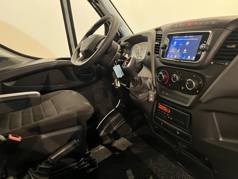 Iveco Daily 35S18 3.0 BE Clixtar Automaat Bakwagen met Laadklep / Laadvermogen 3.060 KG / Euro 6 / Luchtvering / Airco / Camera / CarPlay / Cruise Control / - Фургон с закрытым кузовом: фото 5 Iveco Daily 35S18 3.0 BE Clixtar Automaat Bakwagen met Laadklep / Laadvermogen 3.060 KG / Euro 6 / Luchtvering / Airco / Camera / CarPlay / Cruise Control / - Фургон с закрытым кузовом: фото 5