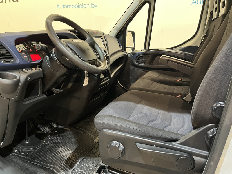 Iveco Daily 35S18D 3.0 375 Automaat Open Laadbak / Hiab Kraan / Euro 6 / Trekhaak 3500 KG / Airco / Camera / Navigatie / 3-Zits / 67.000 KM !! - Малотоннажный бортовой грузовик: фото 5 Iveco Daily 35S18D 3.0 375 Automaat Open Laadbak / Hiab Kraan / Euro 6 / Trekhaak 3500 KG / Airco / Camera / Navigatie / 3-Zits / 67.000 KM !! - Малотоннажный бортовой грузовик: фото 5