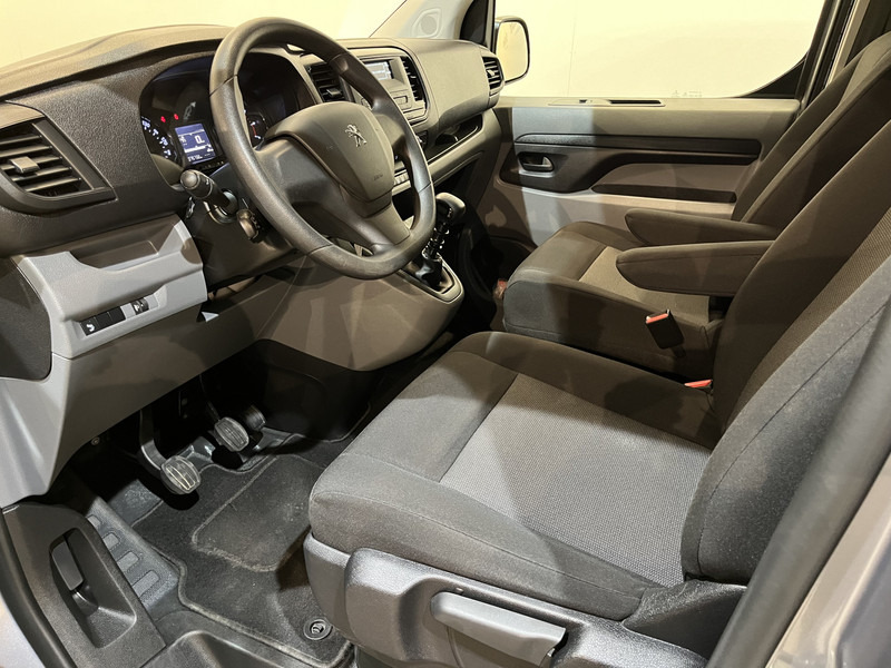 Фото интерьера 1: Легковой фургон Peugeot Expert 1.5 BlueHDI L2 Premium / Euro 6 / Airco / Cruise Control / Trekhaak / PDC / 76.000 KM !!