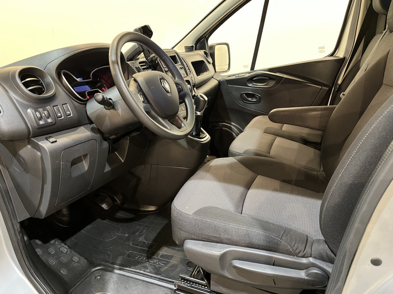 Фото интерьера 1: Легковой фургон Renault Trafic 2.0 dCi L1H1 170 PK Automaat Servicebus / Sortimo Inrichting / Euro 6 / Airco / Cruise Control / Camera / Trekhaak / 3-Zits  / BPM VRIJ !!