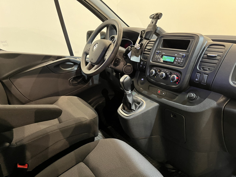 Renault Trafic 2.0 dCi L1H1 170 PK Automaat Servicebus / Sortimo Inrichting / Euro 6 / Airco / Cruise Control / Camera / Trekhaak / 3-Zits / - Легковой фургон: фото 3 Renault Trafic 2.0 dCi L1H1 170 PK Automaat Servicebus / Sortimo Inrichting / Euro 6 / Airco / Cruise Control / Camera / Trekhaak / 3-Zits / - Легковой фургон: фото 3