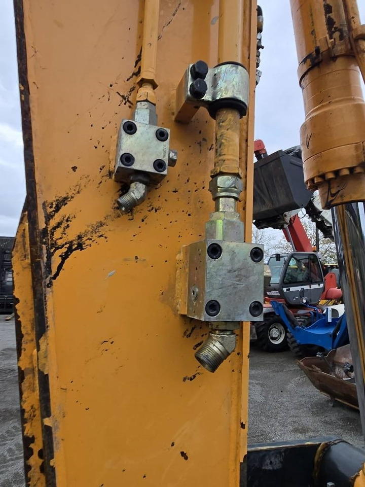 Колёсный экскаватор Hyundai R 180W-9A: фото 10 Колёсный экскаватор Hyundai R 180W-9A: фото 10