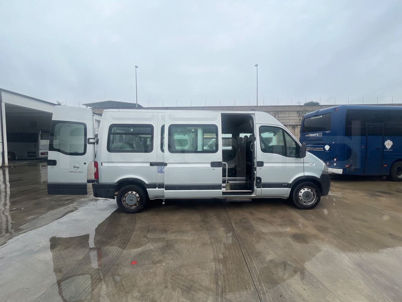 Nissan Interstar - Микроавтобус, Пассажирский фургон: фото 4 Nissan Interstar - Микроавтобус, Пассажирский фургон: фото 4
