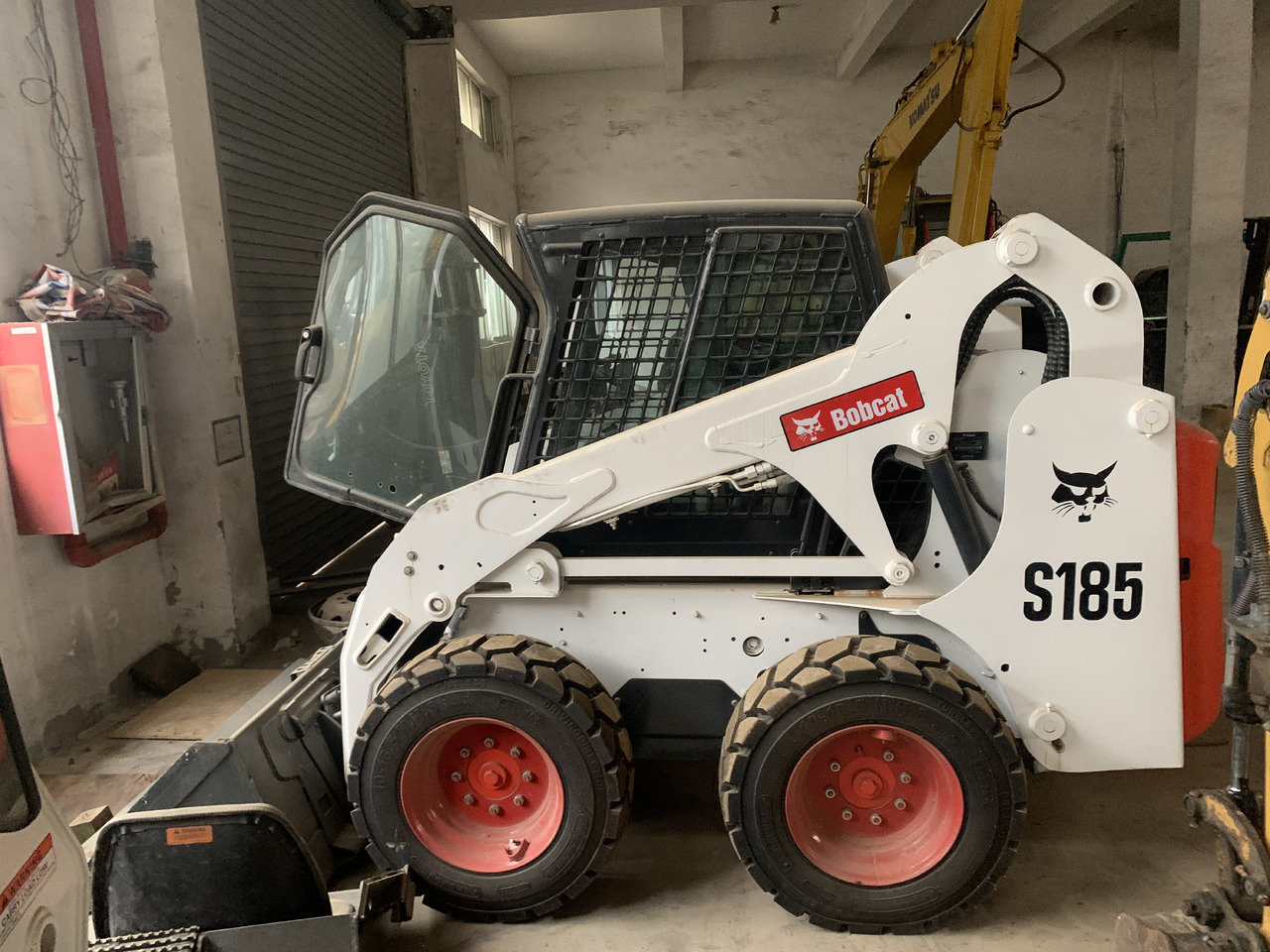 BOBCAT S185 - Мини-погрузчик с бортовым поворотом: фото 3 BOBCAT S185 - Мини-погрузчик с бортовым поворотом: фото 3