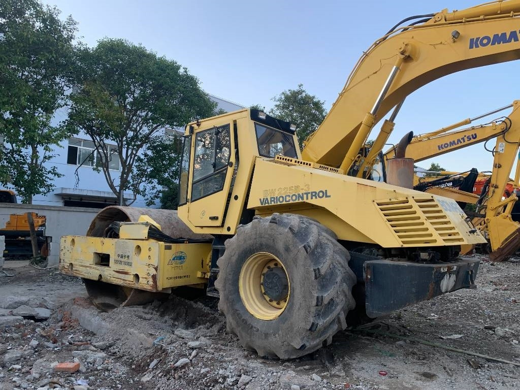 Bomag BW 225 D-3 - Дорожный каток: фото 1 Bomag BW 225 D-3 - Дорожный каток: фото 1