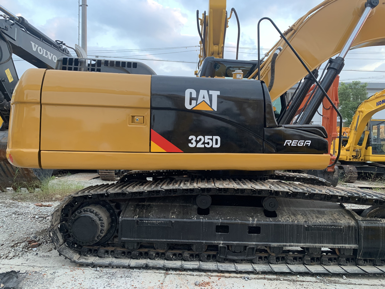 CATERPILLAR 325D - Гусеничный экскаватор: фото 1 CATERPILLAR 325D - Гусеничный экскаватор: фото 1