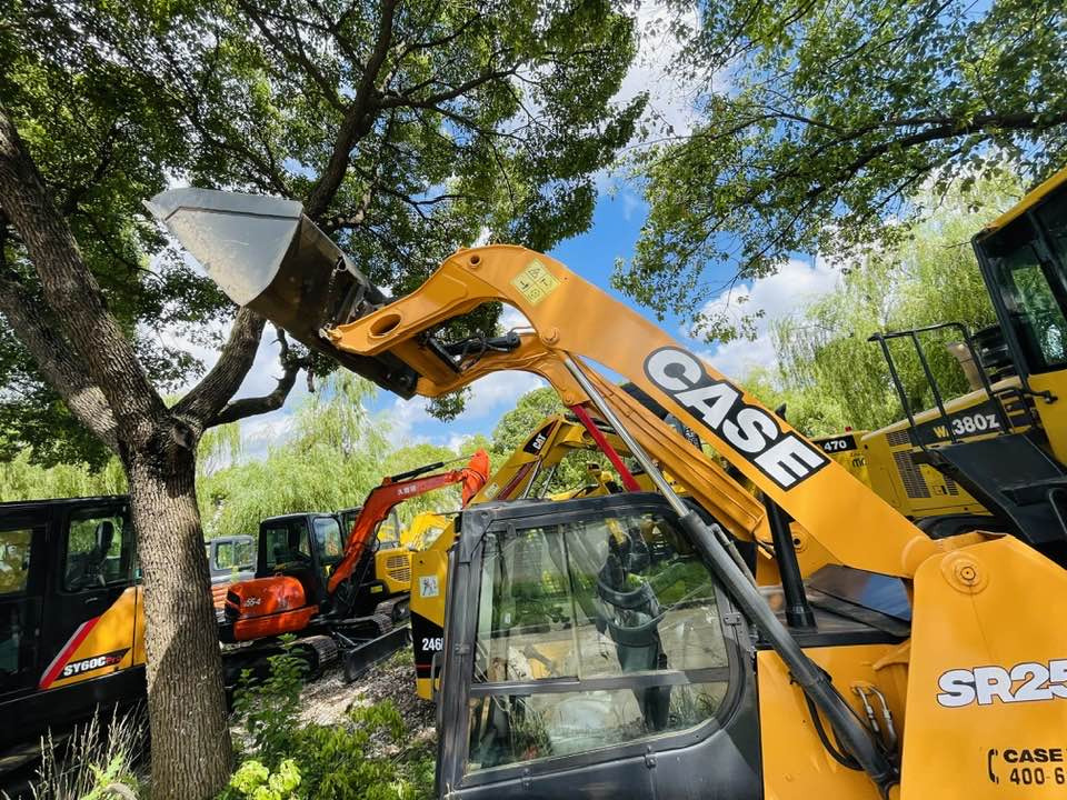 Case Construction SR250 - Мини-погрузчик с бортовым поворотом: фото 2 Case Construction SR250 - Мини-погрузчик с бортовым поворотом: фото 2