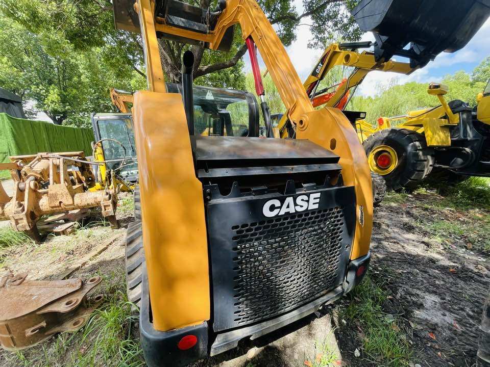 Case Construction SR250 - Мини-погрузчик с бортовым поворотом: фото 4 Case Construction SR250 - Мини-погрузчик с бортовым поворотом: фото 4