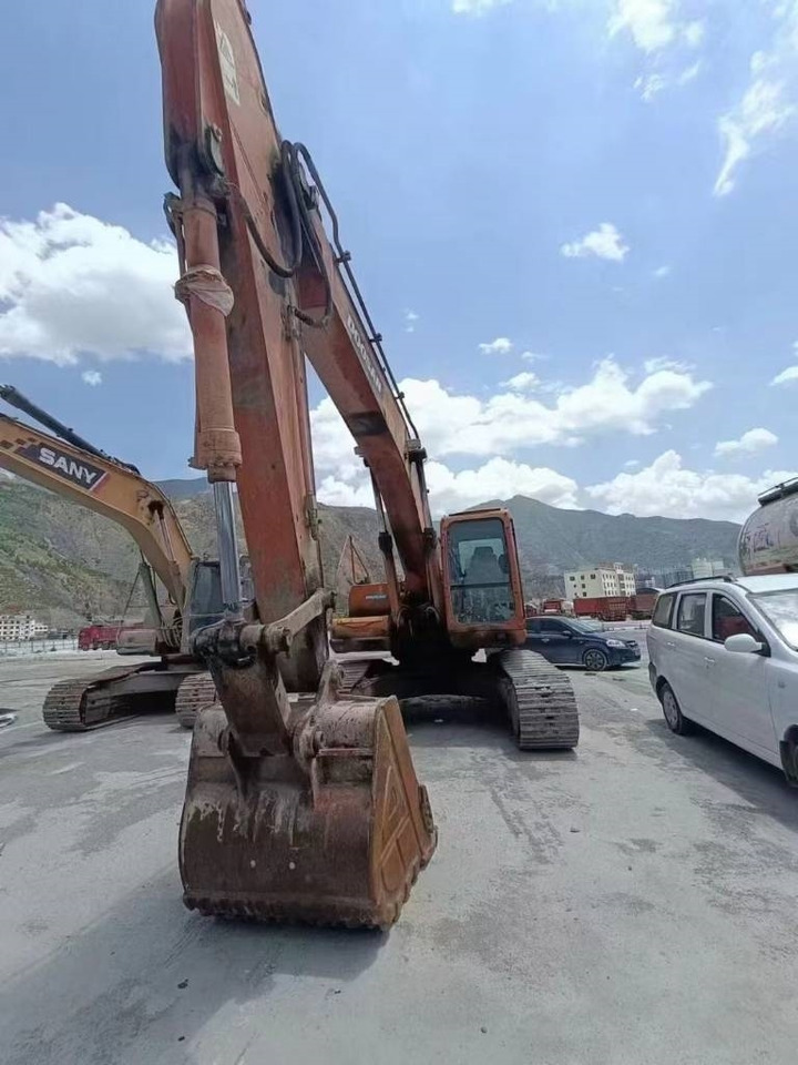 Doosan DH225LC-9 - Гусеничный экскаватор: фото 1 Doosan DH225LC-9 - Гусеничный экскаватор: фото 1