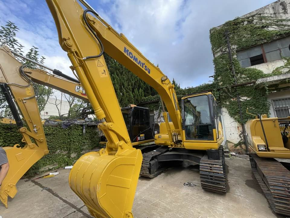 Komatsu PC130 - Мини-экскаватор: фото 1 Komatsu PC130 - Мини-экскаватор: фото 1