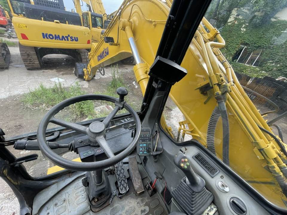 Komatsu PC160LC - Колёсный экскаватор: фото 2 Komatsu PC160LC - Колёсный экскаватор: фото 2