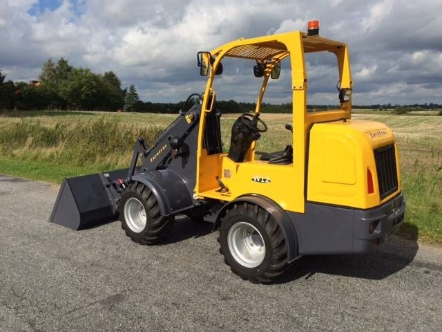Eurotrac W12 - Компактный фронтальный погрузчик: фото 1 Eurotrac W12 - Компактный фронтальный погрузчик: фото 1