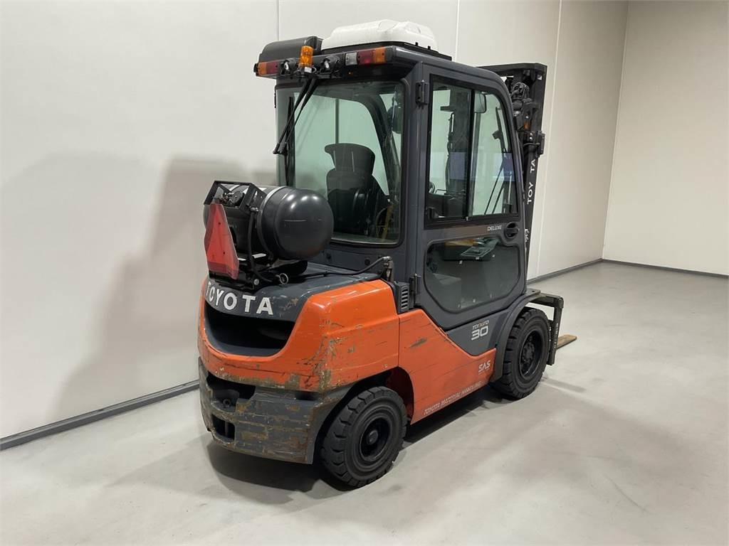 Toyota 02-8FGF30  - Газовый погрузчик: фото 2 Toyota 02-8FGF30  - Газовый погрузчик: фото 2