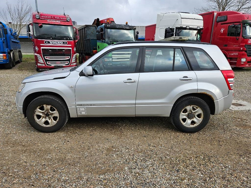 Suzuki Grand Vitara 2,0 GLX aut. Van 5d - Легковой автомобиль: фото 2 Suzuki Grand Vitara 2,0 GLX aut. Van 5d - Легковой автомобиль: фото 2