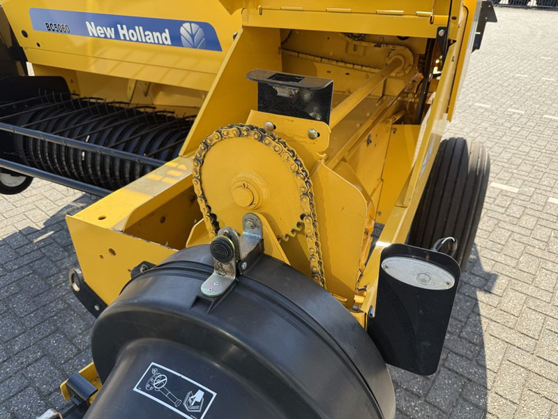 Пресс-подборщик тюковый New Holland BC5060 Mini Balenpers: фото 6 Пресс-подборщик тюковый New Holland BC5060 Mini Balenpers: фото 6