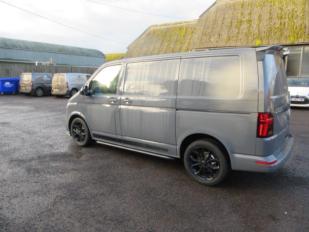 2025 Volkswagen Transporter Black Edition 2.0 BiDI 204 Sportline - Цельнометаллический фургон: фото 5 2025 Volkswagen Transporter Black Edition 2.0 BiDI 204 Sportline - Цельнометаллический фургон: фото 5