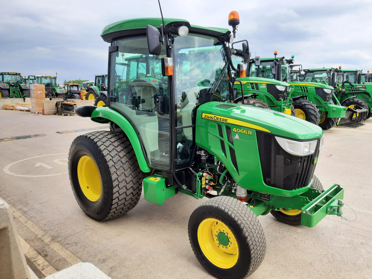 John Deere 4066R Compact Tractor - Минитрактор: фото 3 John Deere 4066R Compact Tractor - Минитрактор: фото 3
