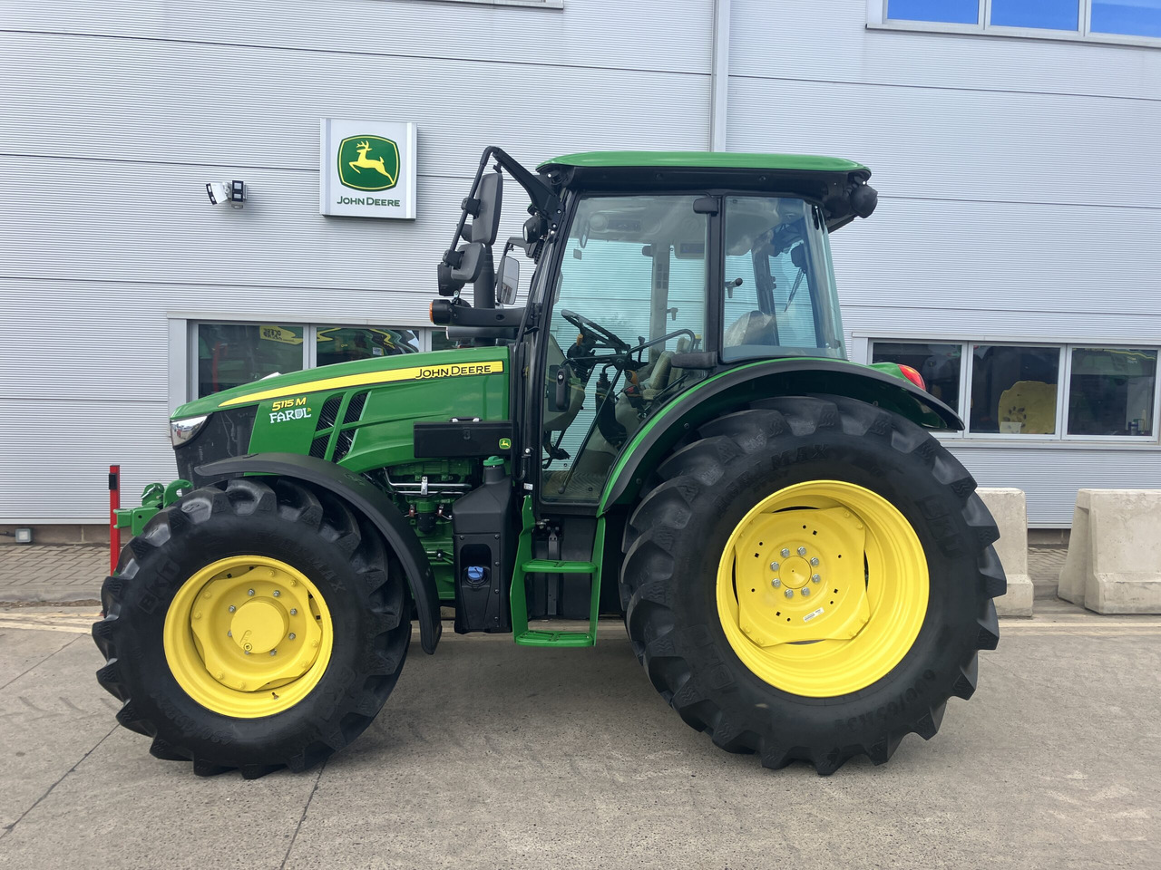 John Deere 5115M - Трактор: фото 2 John Deere 5115M - Трактор: фото 2
