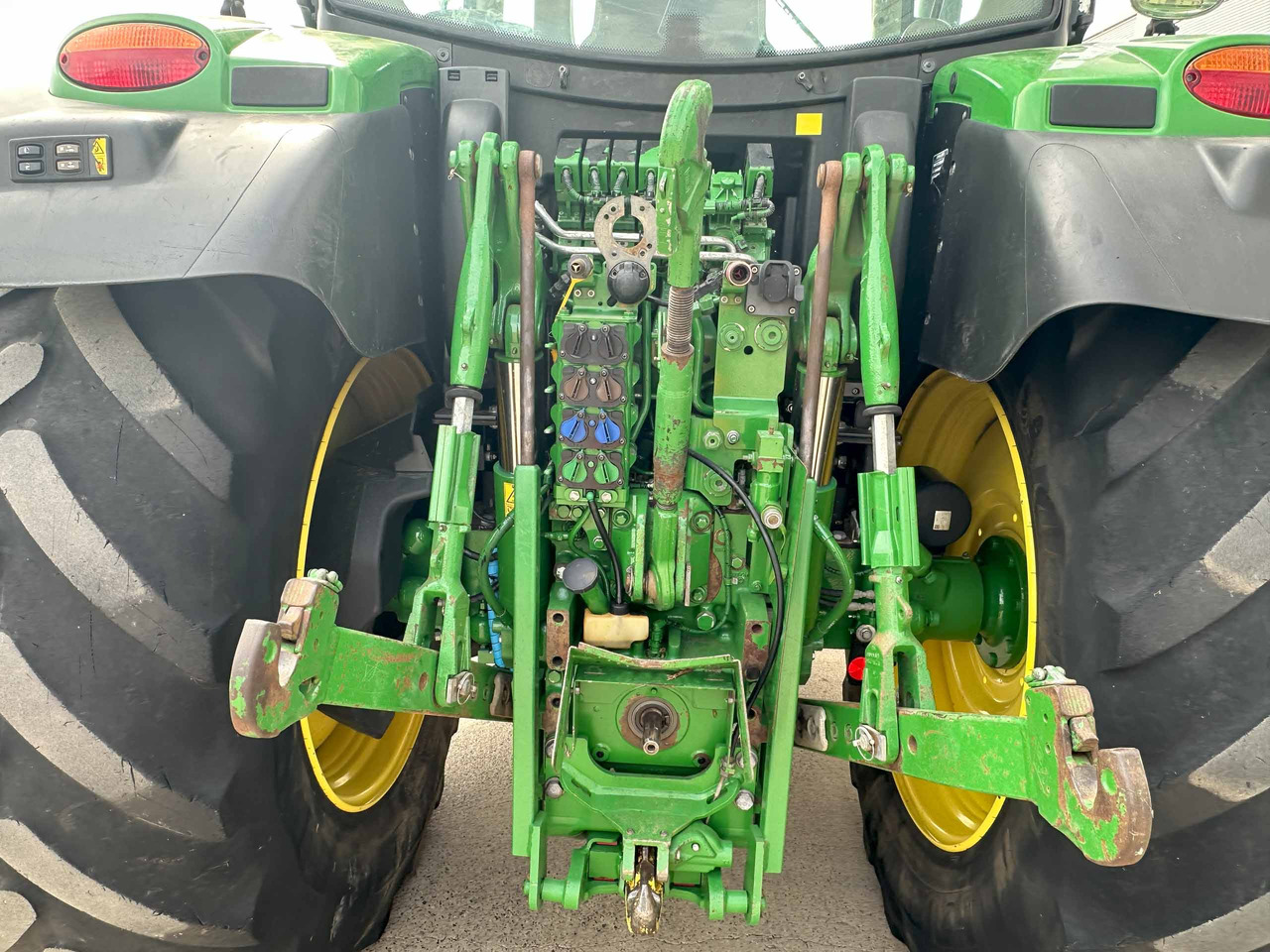 John Deere 6155R - Трактор: фото 5 John Deere 6155R - Трактор: фото 5