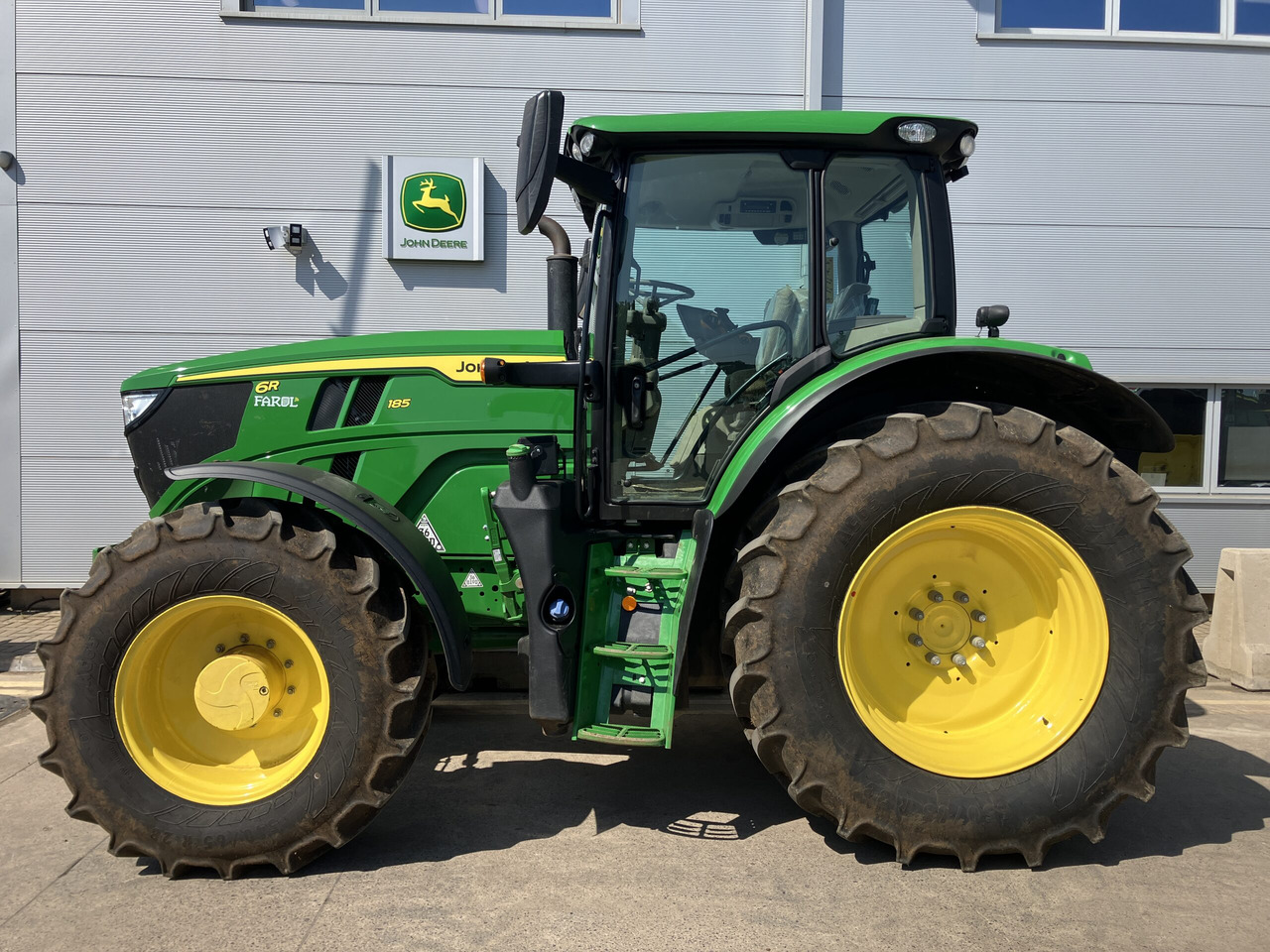 John Deere 6R 185 - Трактор: фото 2 John Deere 6R 185 - Трактор: фото 2