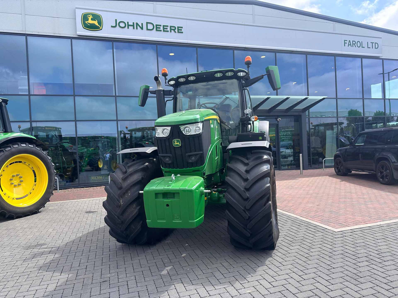 John Deere 6R 215 - Трактор: фото 2 John Deere 6R 215 - Трактор: фото 2