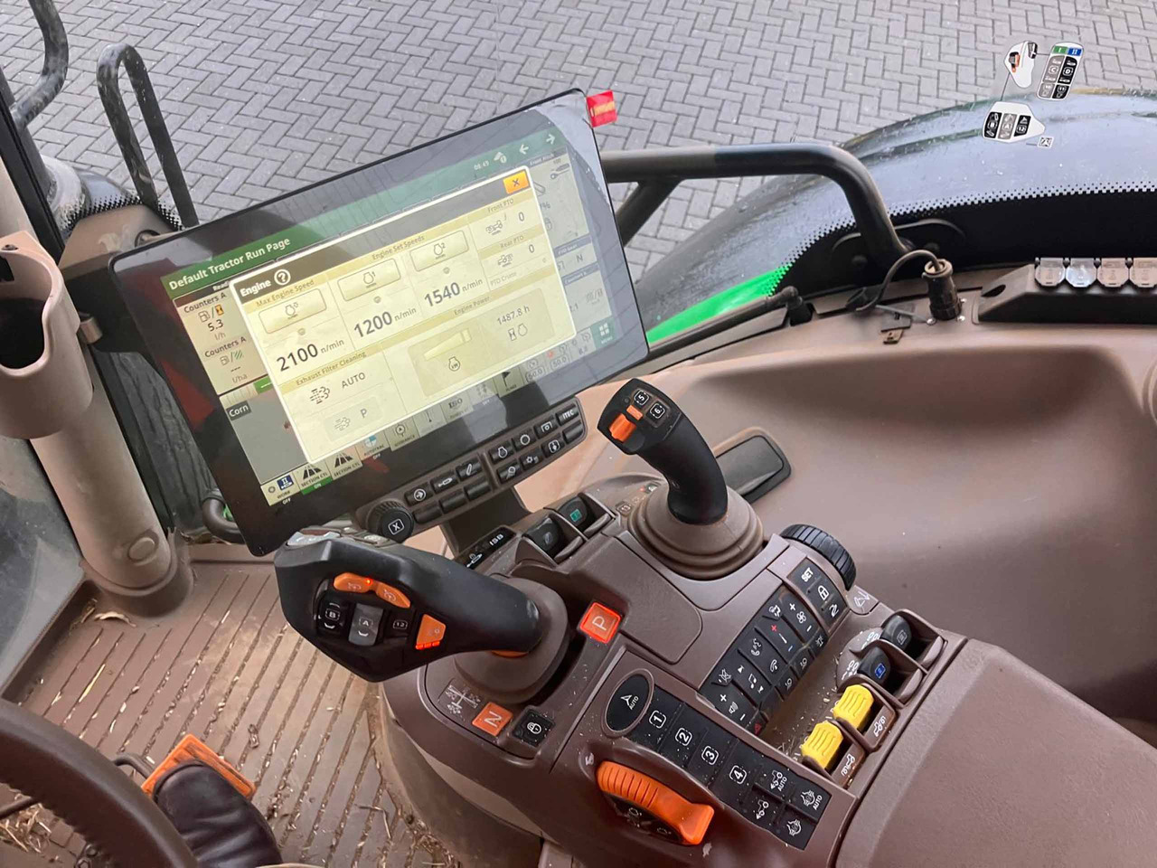 John Deere 6R 215 - Трактор: фото 3 John Deere 6R 215 - Трактор: фото 3