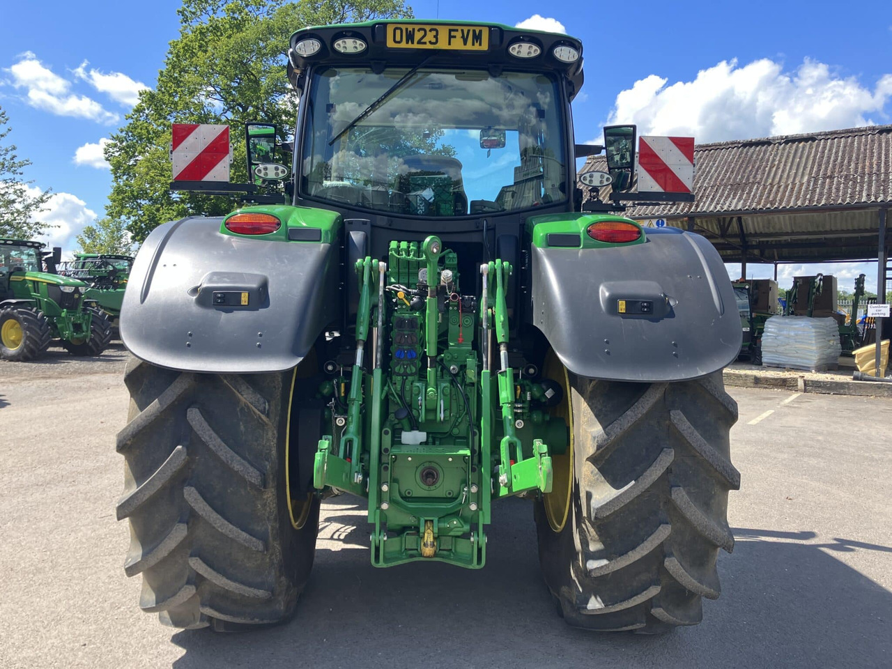 John Deere 6R 215 - Трактор: фото 4 John Deere 6R 215 - Трактор: фото 4